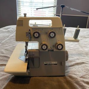 Sewing serger Bernette 234
